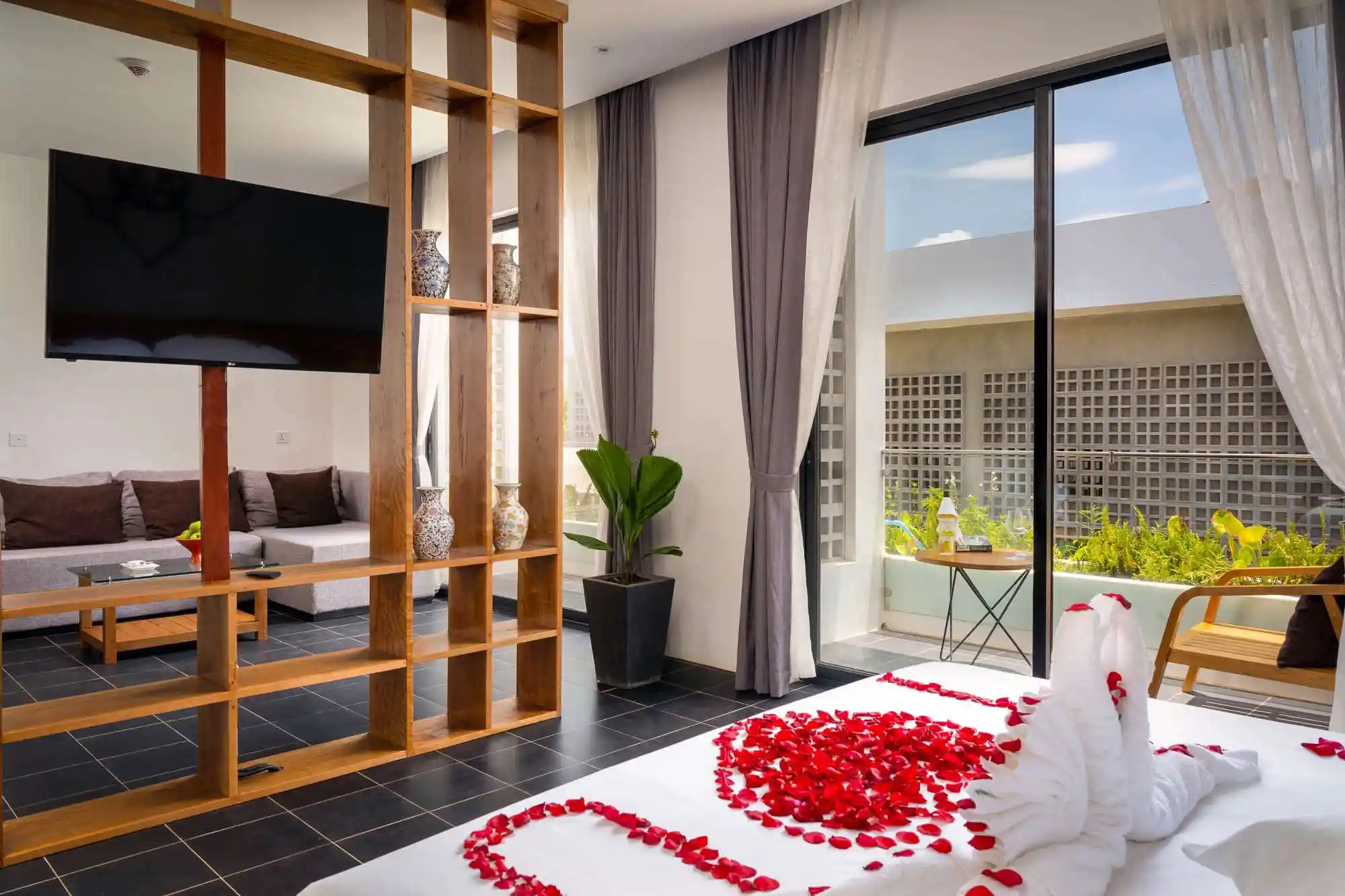Honeymoon-Suite-Phka-Chan-1-1 Honeymoon suite